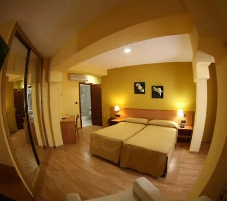 Leyton Otel Foz