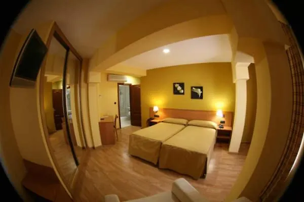 Leyton Отель Фос